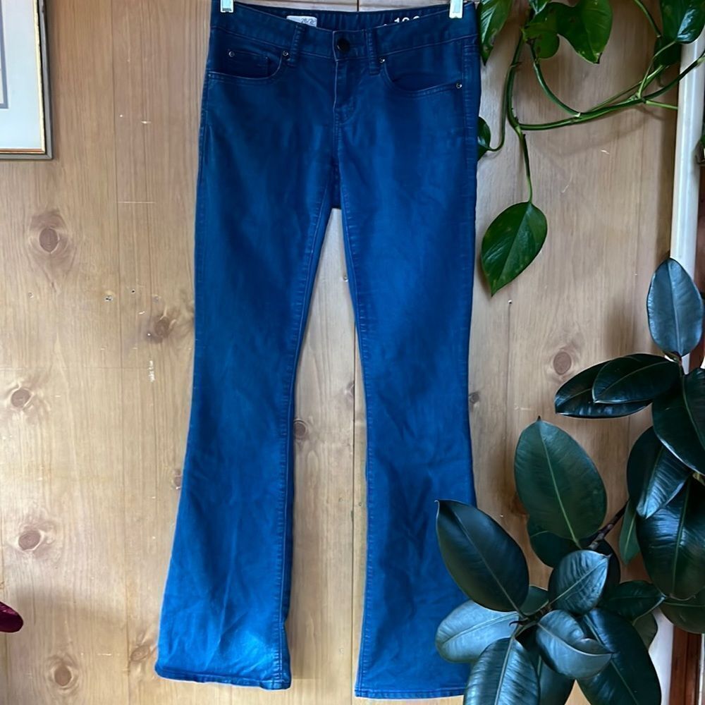 Gap 1969 Low Rise Boot Cut Soft Jeans 26/2